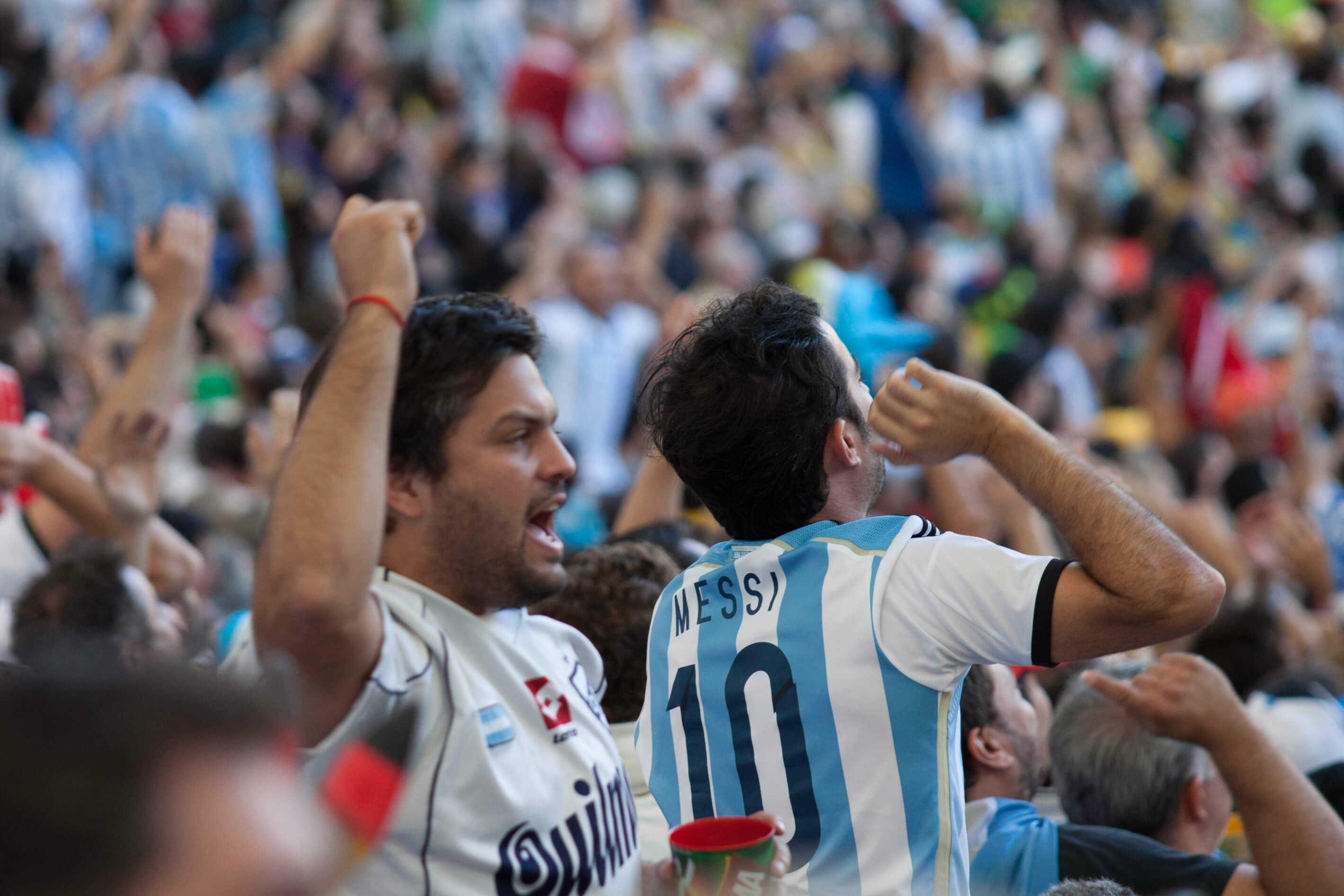 Argentina rises to the challenge and beats Nigeria 2-1, qualifying for the next round
