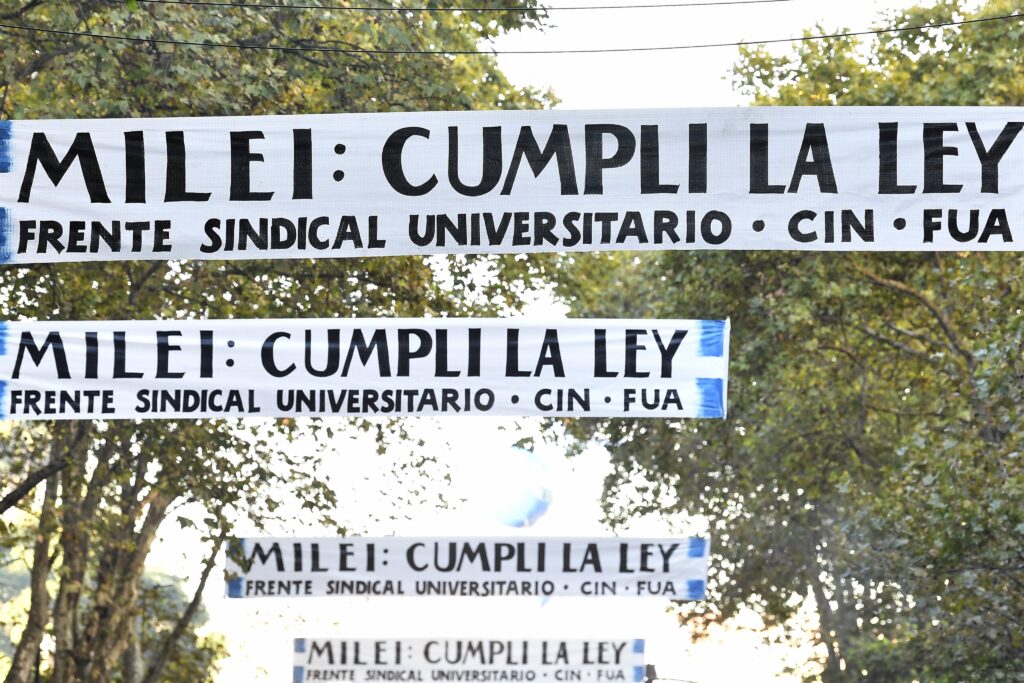 Los recortes presupuestales en ciencia y educación que llevaron a cientos de miles de argentinos a protestar esta semana
